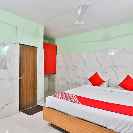 Oyo 24833 Hotel Silver Daman Esterno foto