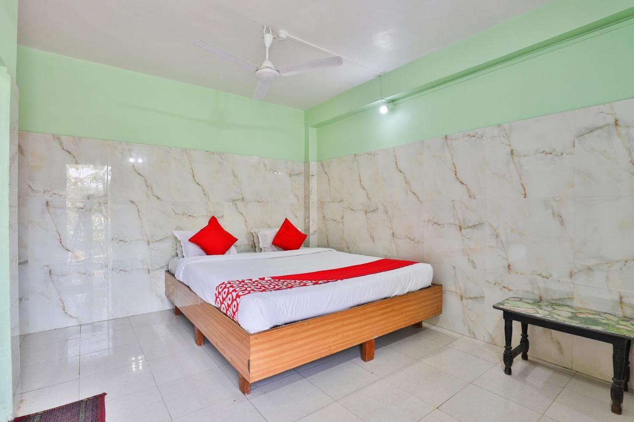 Oyo 24833 Hotel Silver Daman Esterno foto
