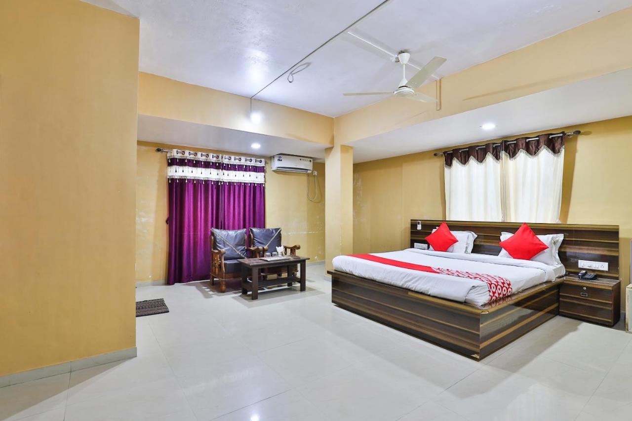 Oyo 24833 Hotel Silver Daman Esterno foto