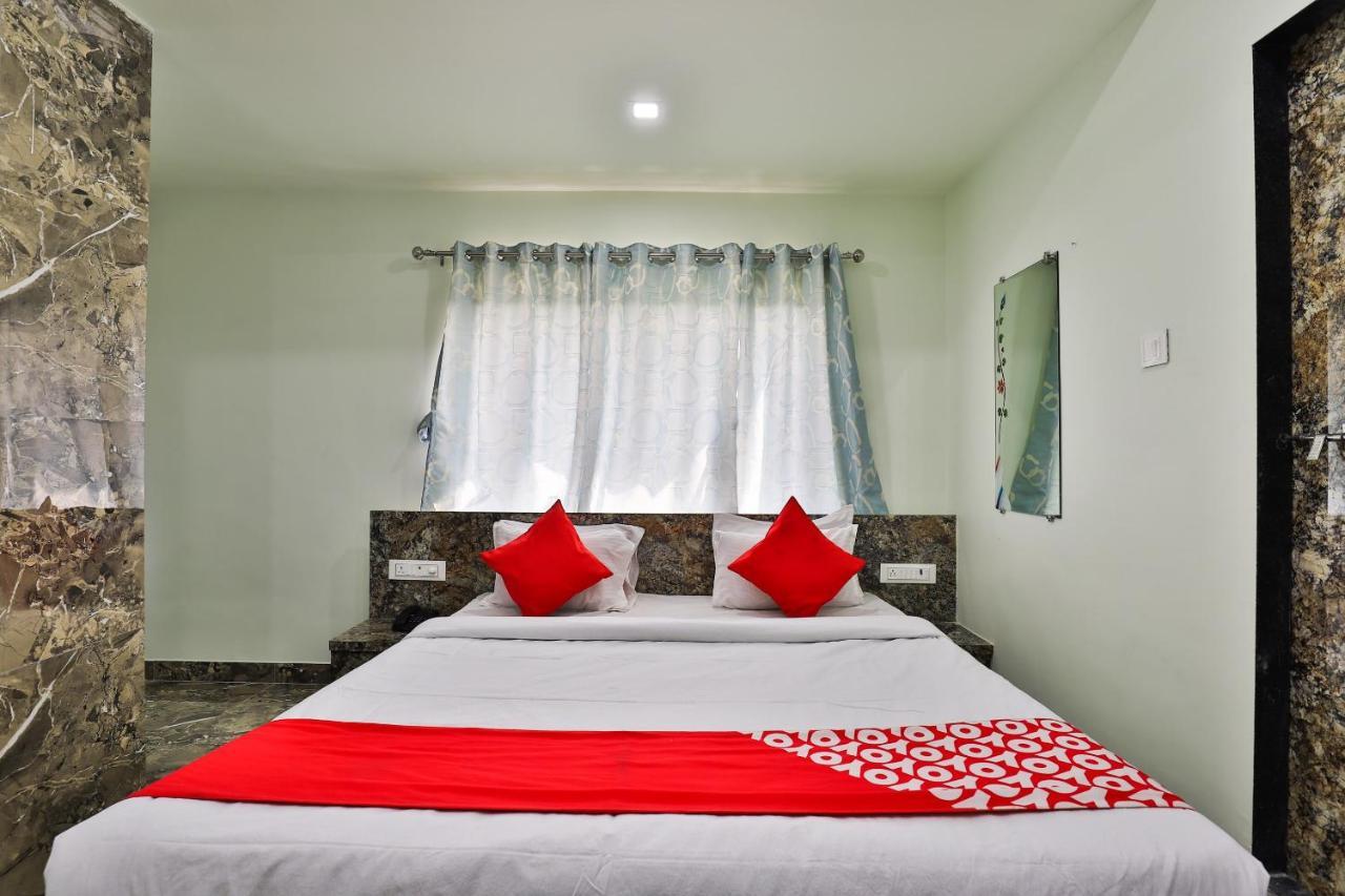 Oyo 24833 Hotel Silver Daman Esterno foto