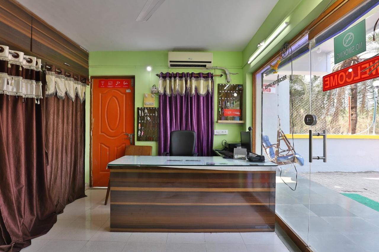 Oyo 24833 Hotel Silver Daman Esterno foto
