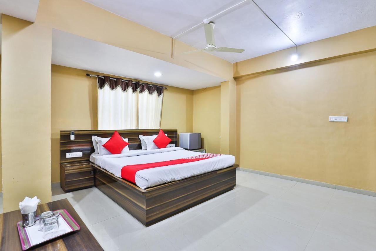 Oyo 24833 Hotel Silver Daman Esterno foto
