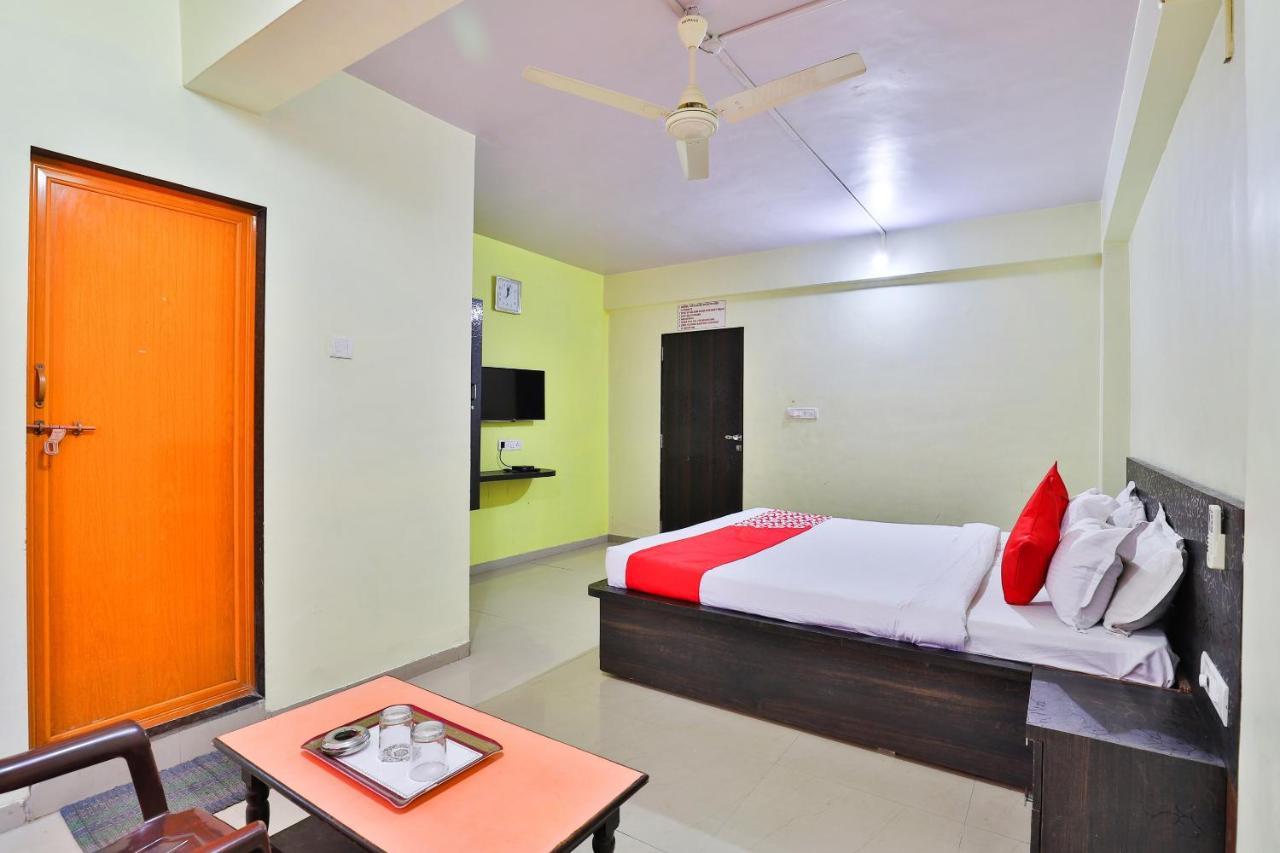 Oyo 24833 Hotel Silver Daman Esterno foto