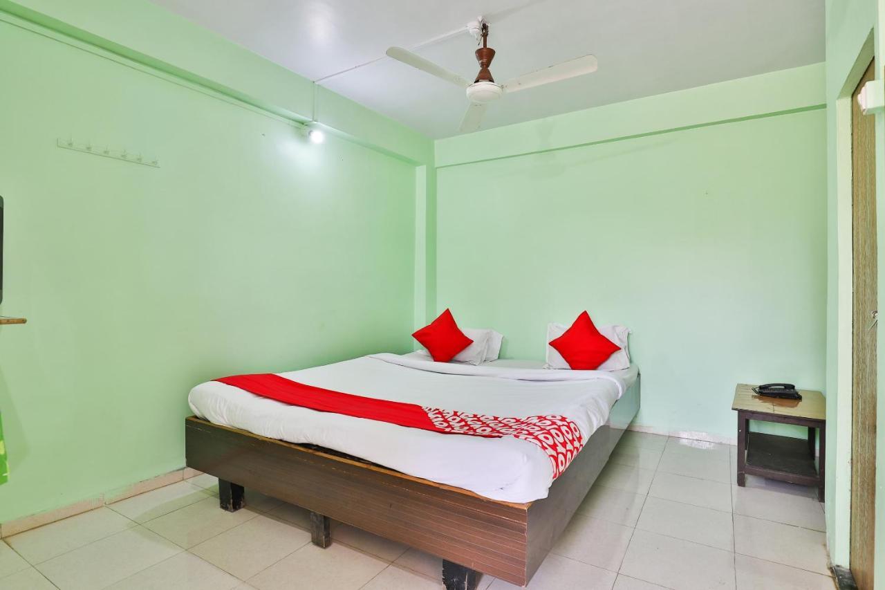 Oyo 24833 Hotel Silver Daman Esterno foto