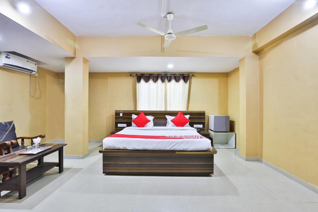 Oyo 24833 Hotel Silver Daman Esterno foto