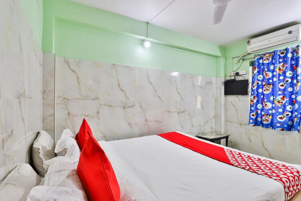 Oyo 24833 Hotel Silver Daman Esterno foto