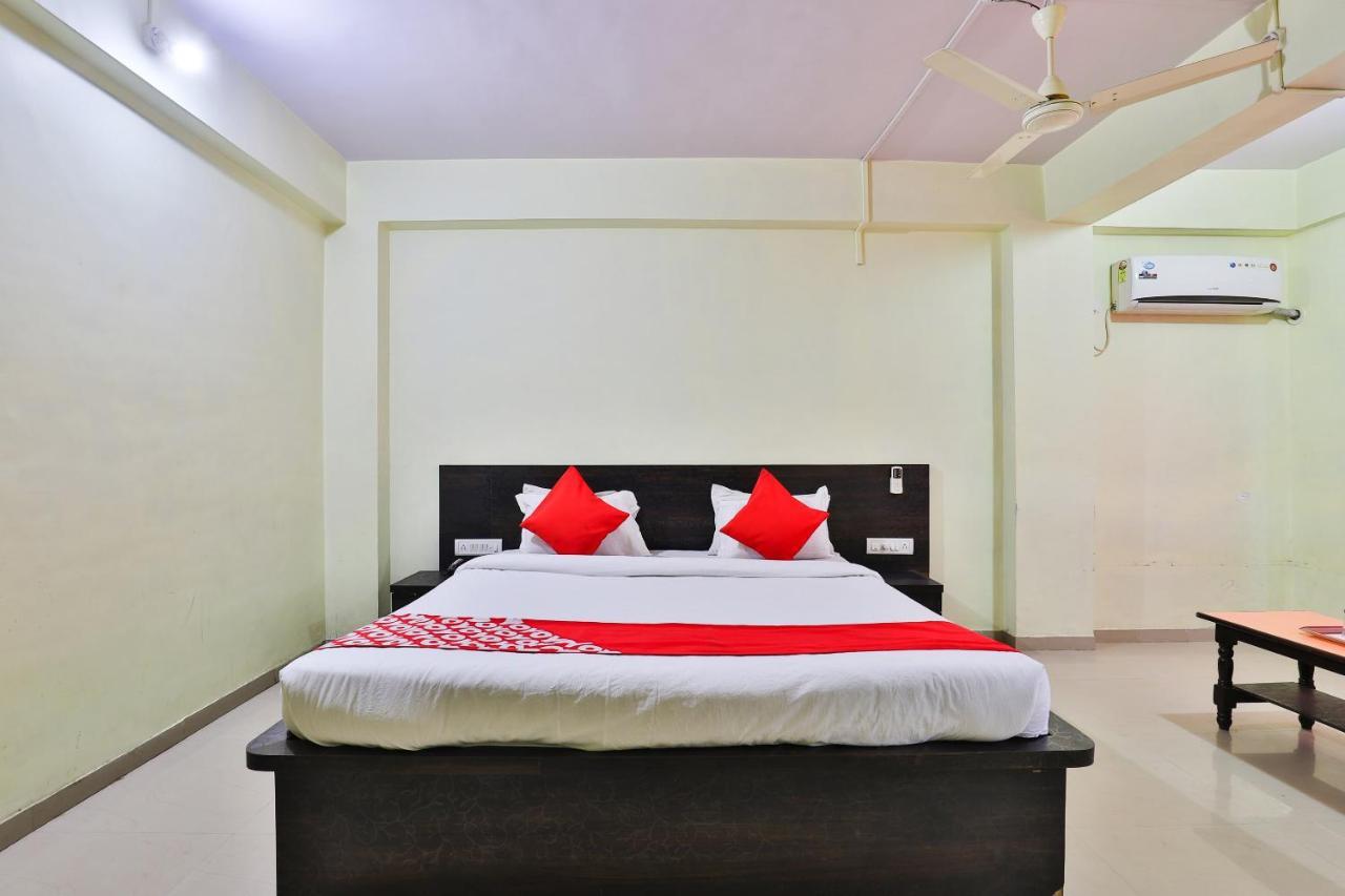 Oyo 24833 Hotel Silver Daman Esterno foto