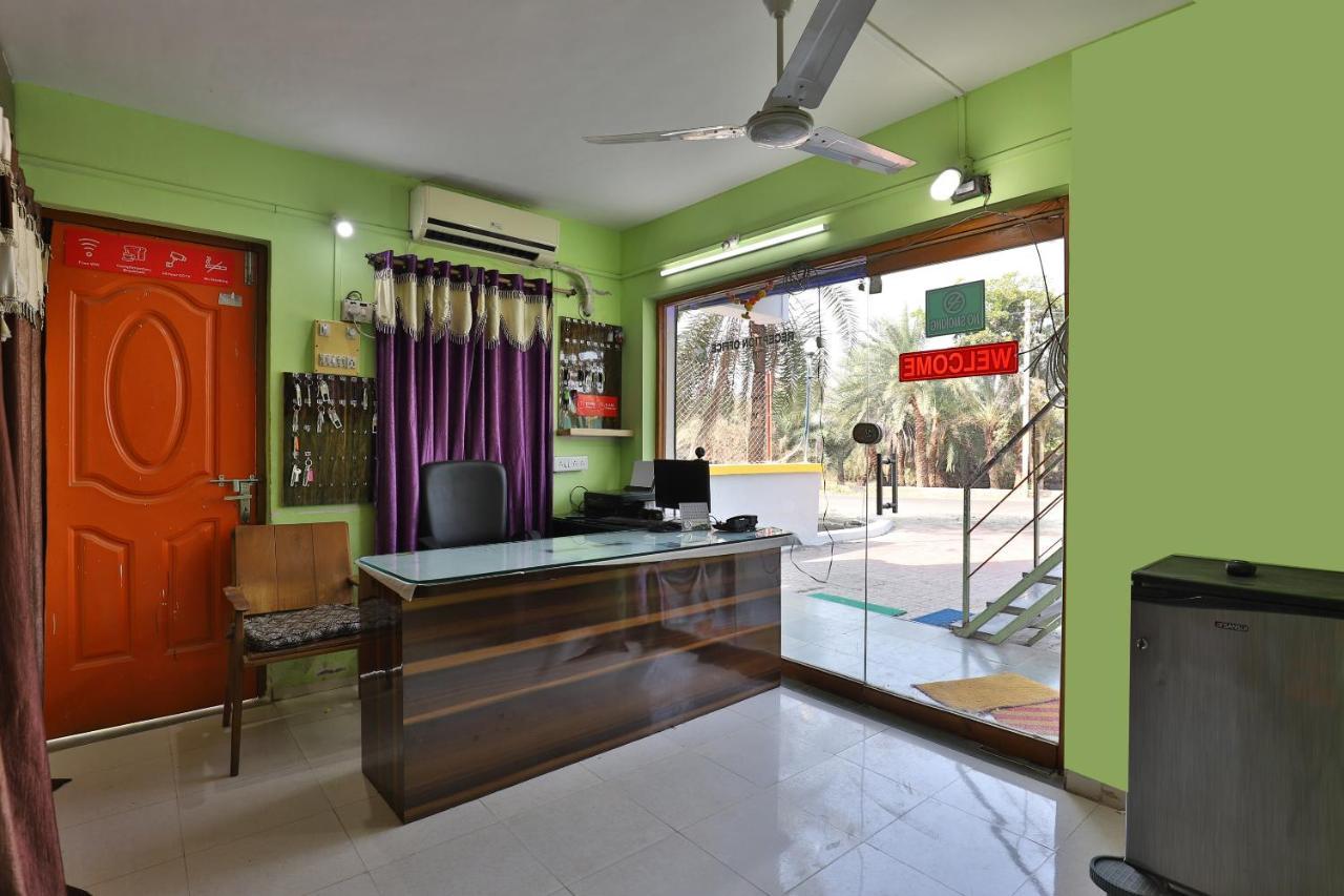 Oyo 24833 Hotel Silver Daman Esterno foto