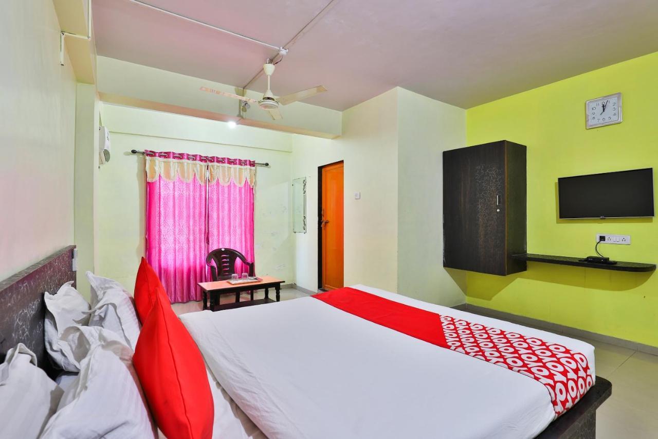 Oyo 24833 Hotel Silver Daman Esterno foto