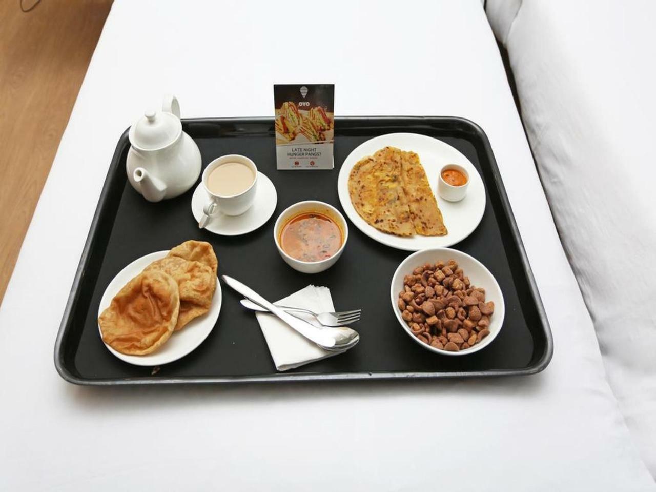 Oyo 24833 Hotel Silver Daman Esterno foto