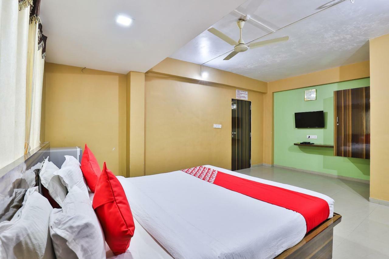 Oyo 24833 Hotel Silver Daman Esterno foto