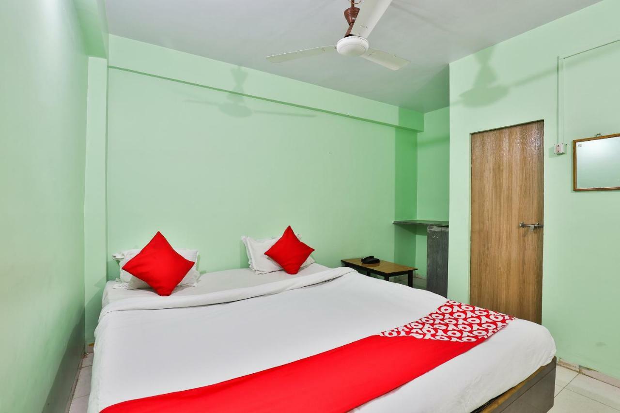 Oyo 24833 Hotel Silver Daman Esterno foto
